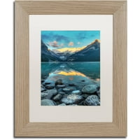 Трговска марка ликовна уметност „Езерото Луиз изгрејсонце“ платно уметност од Пјер Леклерк, Бела мат, рамка за бреза